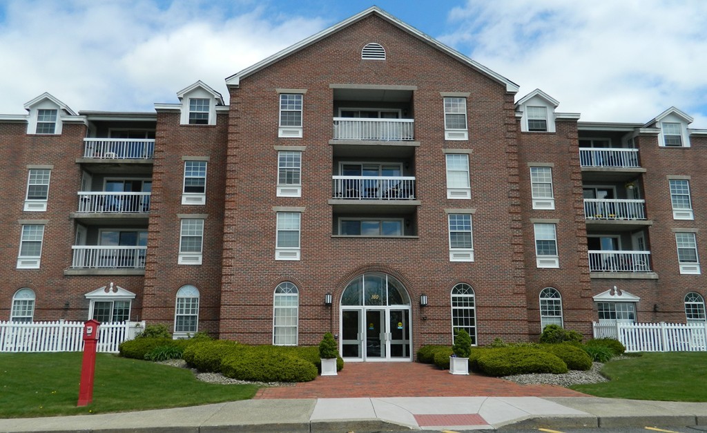 160 Commandants Way, Unit 207 Chelsea, MA 02150 - Photo 1 of 28 Gallery Image 1