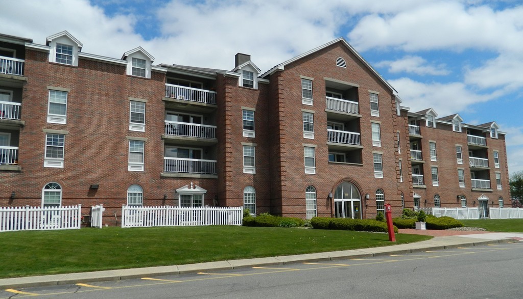 160 Commandants Way, Unit 207 Chelsea, MA 02150 - Photo 2 of 28 Gallery Image 2