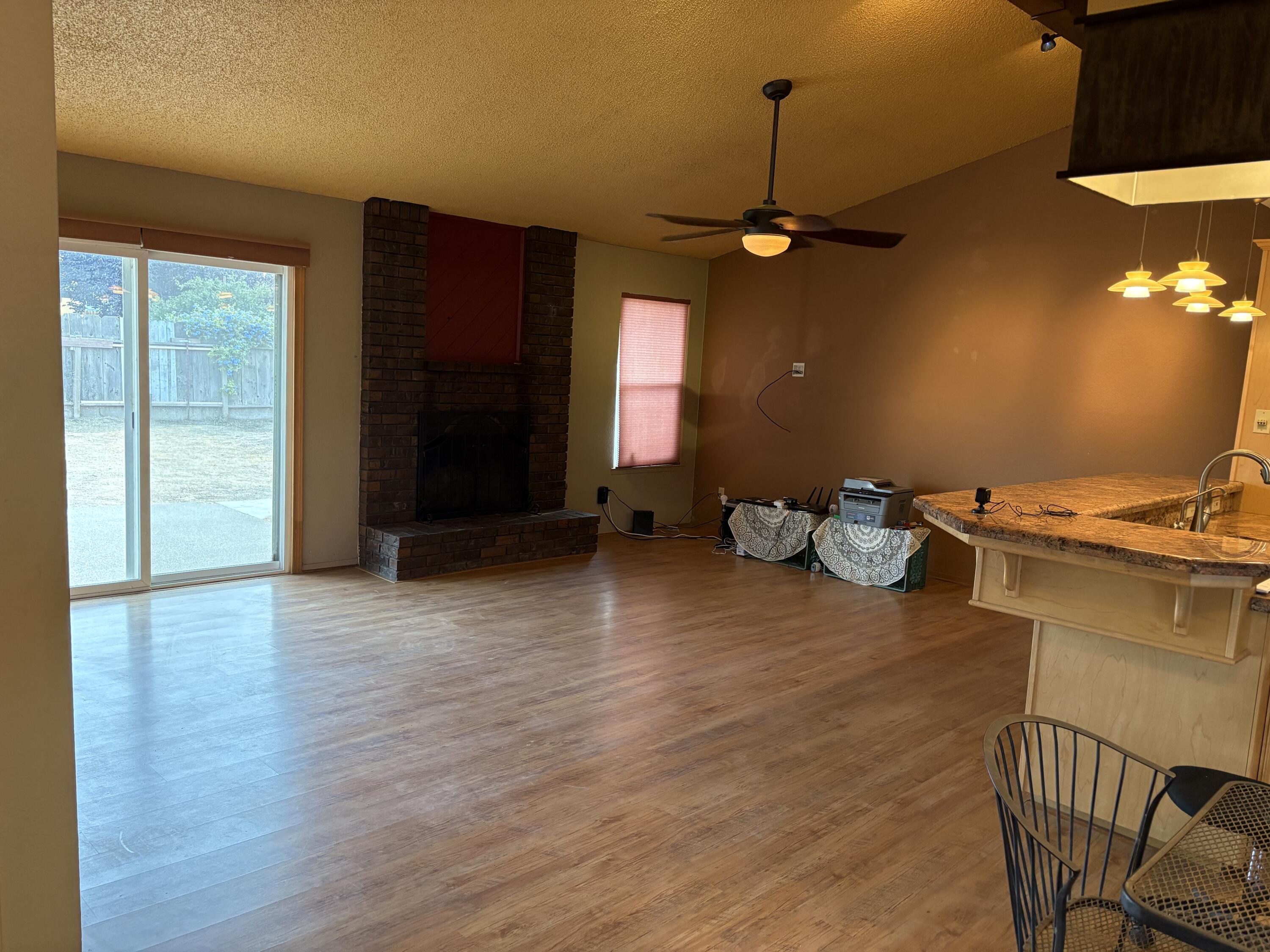 808 Vine Street Exeter, CA 93221 - Photo 3 of 27 Living Room