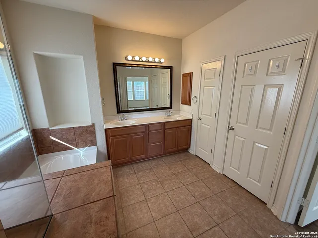 $349,900 | 10226 Homburg Ranch, Helotes, TX 78023