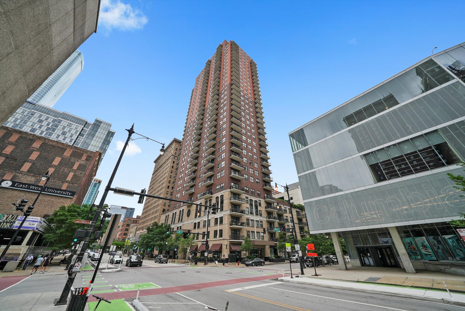 41 East 8th Street, Unit 1404 Chicago, IL 60605 - Photo 2 of 26 a view of a tall building next to a road