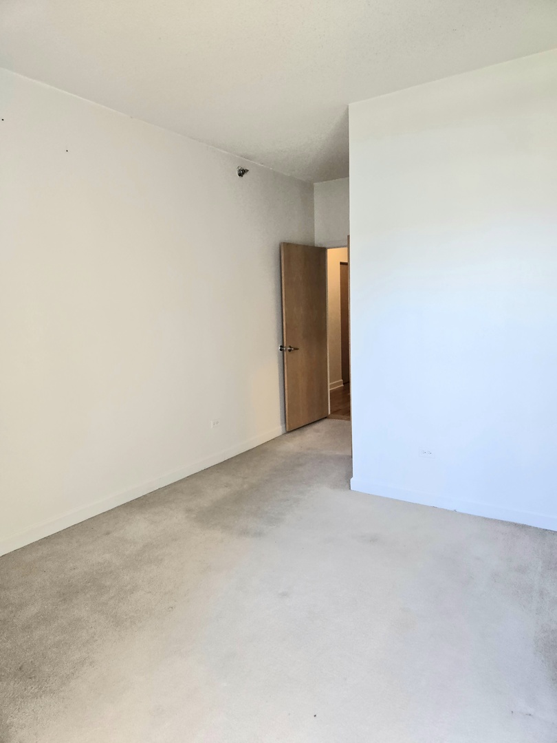41 East 8th Street, Unit 1404 Chicago, IL 60605 - Photo 5 of 26 a view of an empty room