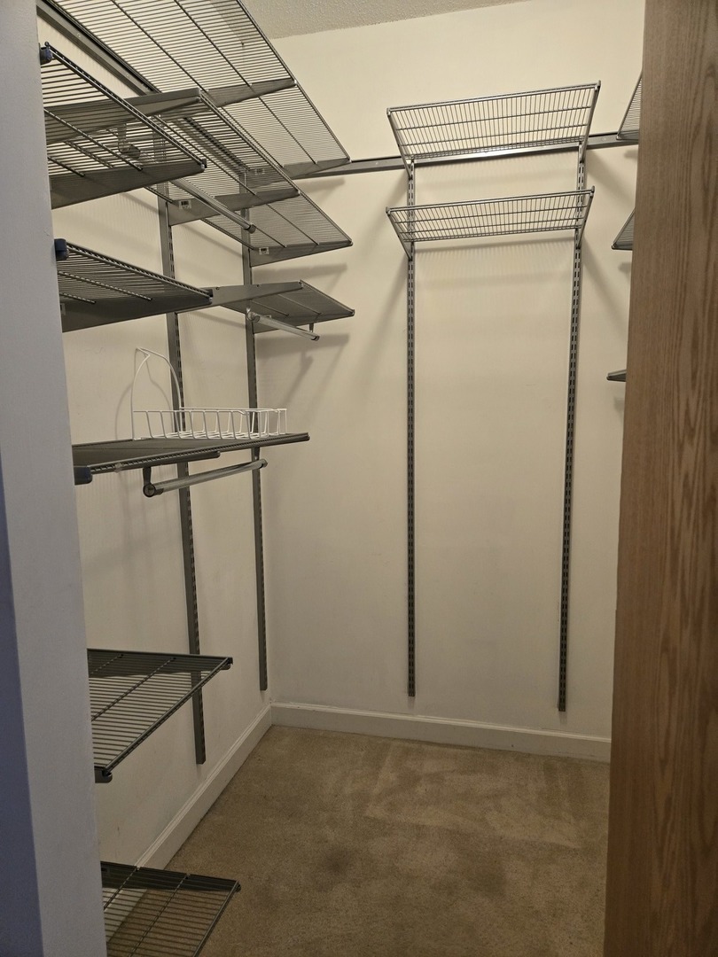 41 East 8th Street, Unit 1404 Chicago, IL 60605 - Photo 6 of 26 a view of small space