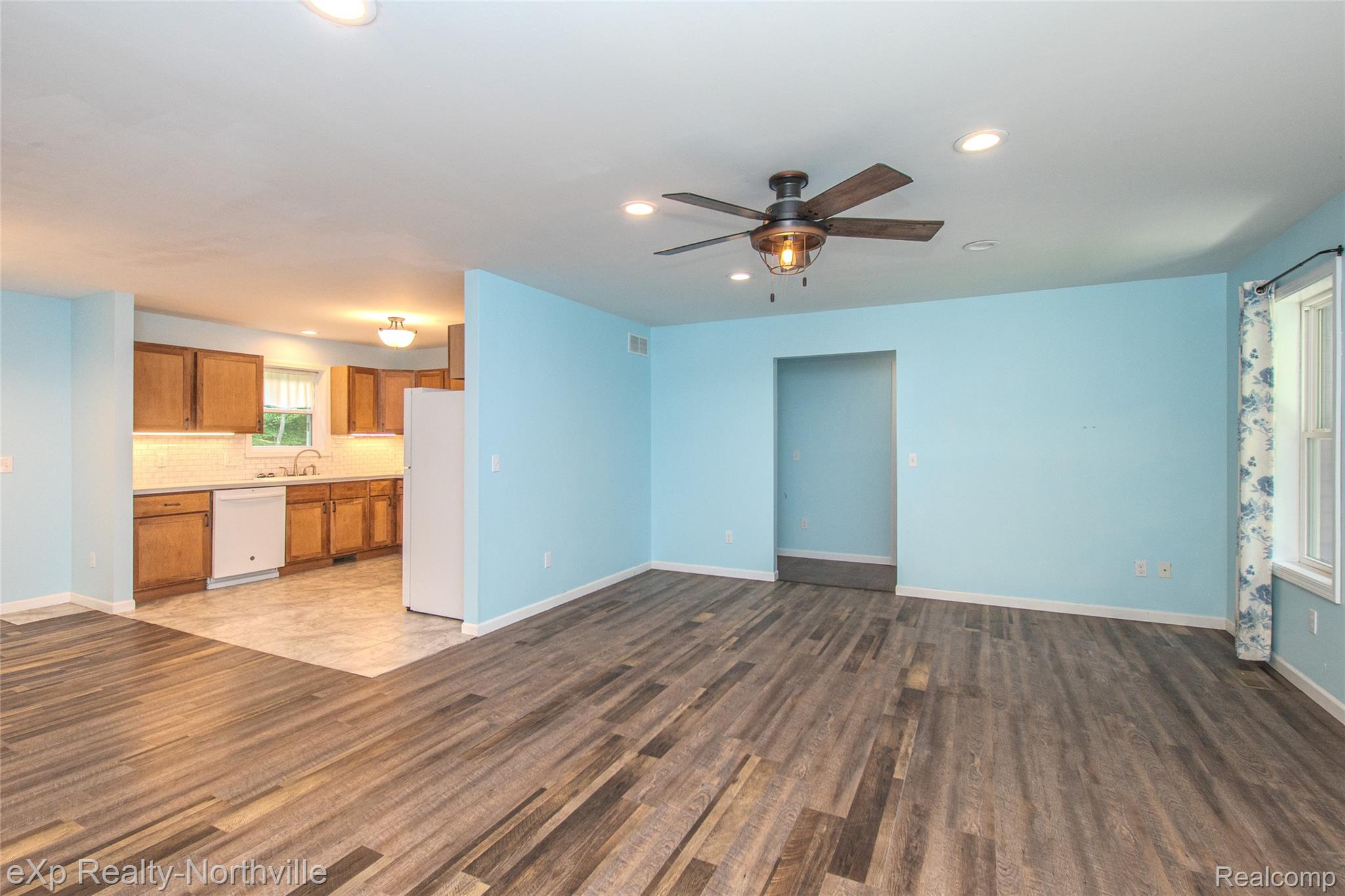 1765 Parker Road Holly, MI 48442 - Photo 9 of 46 Open living area