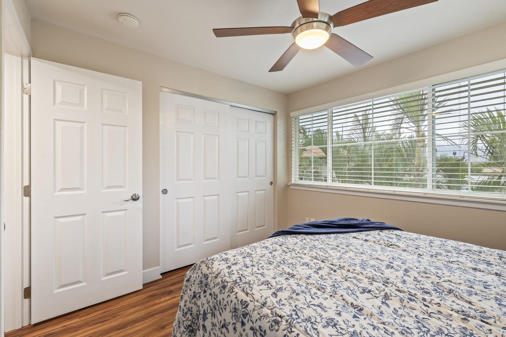 16 Kai Makani Loop, Unit D201 Kihei, HI 96753 - Photo 26 of 50 a bedroom with a bed and a window