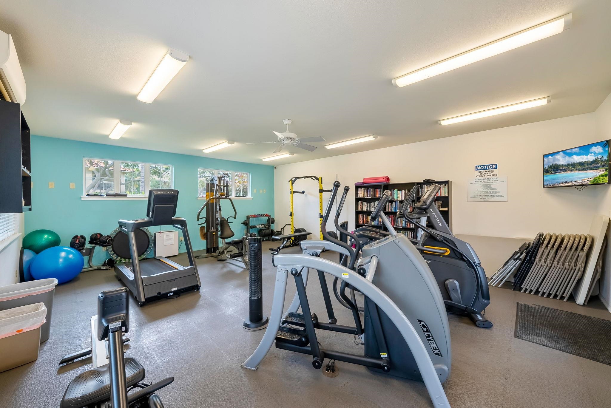 16 Kai Makani Loop, Unit D201 Kihei, HI 96753 - Photo 48 of 50 a view of a room with gym equipment
