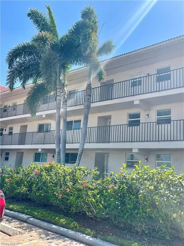 $489,000 | 9 High Point Circle North, Unit 108, Naples, FL 34103