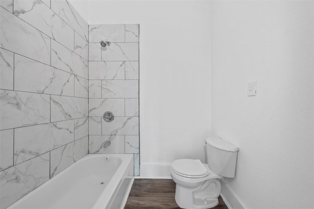 1825 Lyle Avenue Waco, TX 76708 - Photo 18 of 26 a bathroom with a toilet and bathtub