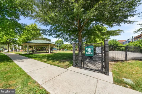 $820,000 | 521 North Washington Street, Unit 101, Alexandria, VA 22314
