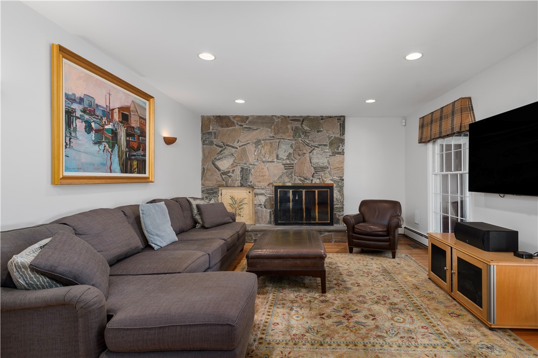 1 Pierce Court Barrington, RI 02806 - Photo 6 of 45