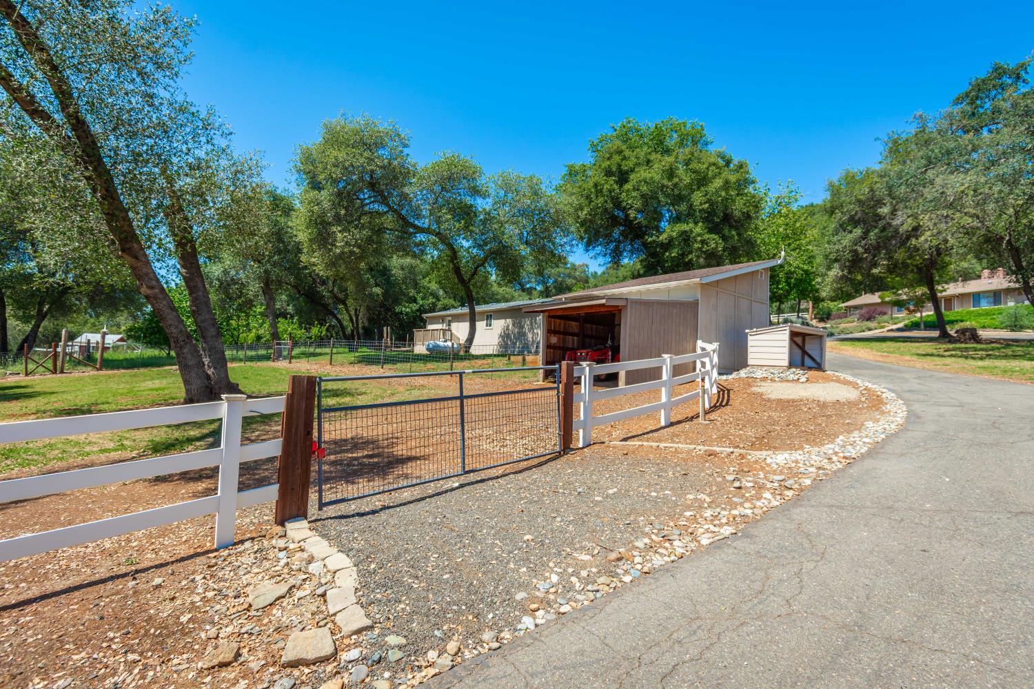 1725 Lone Pine Road Shingle Springs, CA 95682 - Photo 38 of 86