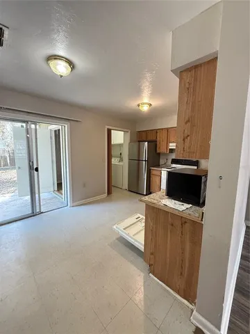 $1,100 | 625 Southwest 11 Lane, Gainesville, FL 32601