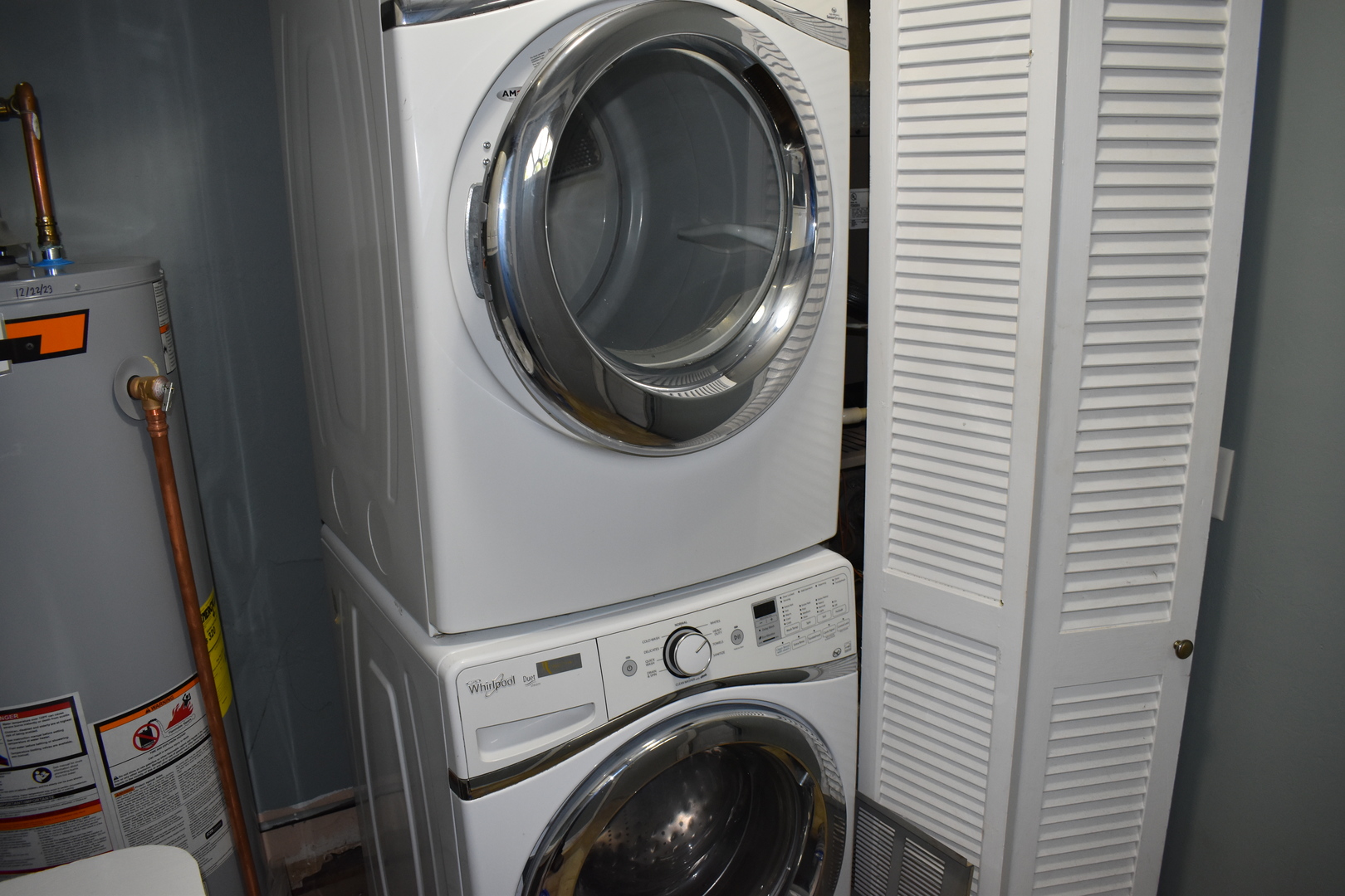 806 East Washington Street Pontiac, IL 61764 - Photo 10 of 12 a utility room with dryer and washer