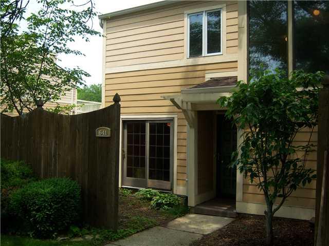 641 Cobblestone Road, Unit 2711 Avon, IN 46123 - Photo 1 of 2 Gallery Image 1