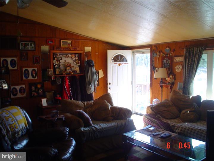 112 Oberlin Road Pennsville, NJ 08070 - Photo 5 of 10 Living Room