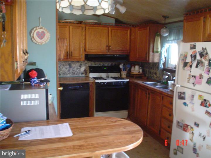 112 Oberlin Road Pennsville, NJ 08070 - Photo 8 of 10 Kitchen