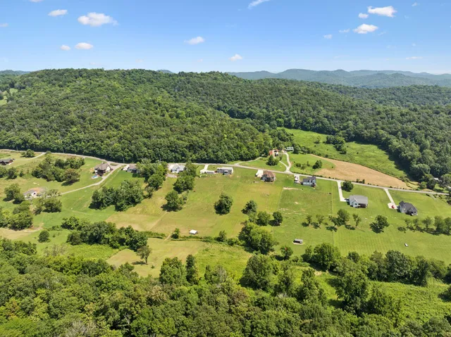 $684,900 | 700 Johnson Hollow Road, Watertown, TN 37184
