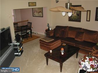 34 Rankin Road Newark, DE 19711 - Photo 2 of 10 Living Room