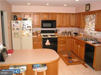 34 Rankin Road Newark, DE 19711 - Photo 4 of 10 Kitchen