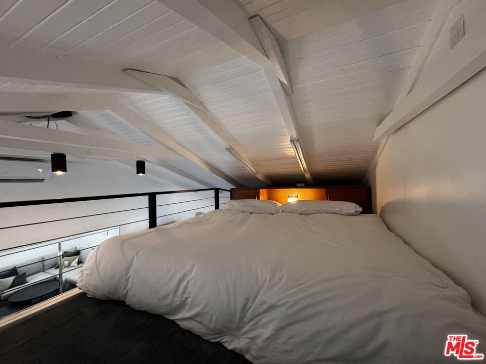 2449 Riverside Place, Unit REAR HOUSE Los Angeles, CA 90039 - Photo 11 of 31