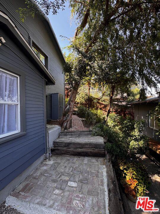 2449 Riverside Place, Unit REAR HOUSE Los Angeles, CA 90039 - Photo 27 of 31