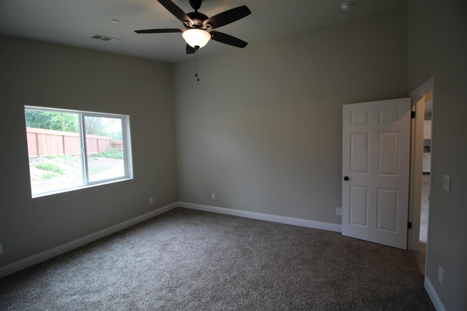 1106 Riverside Drive Madera, CA 93638 - Photo 12 of 31 Gallery Image 12