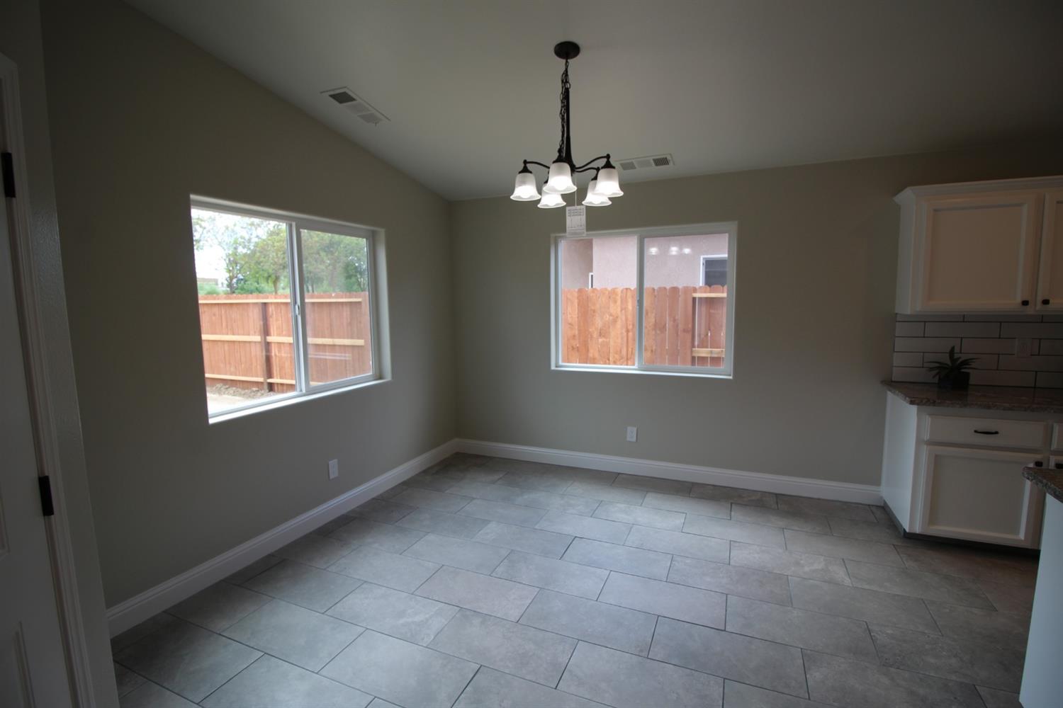 1106 Riverside Drive Madera, CA 93638 - Photo 6 of 31 Gallery Image 6
