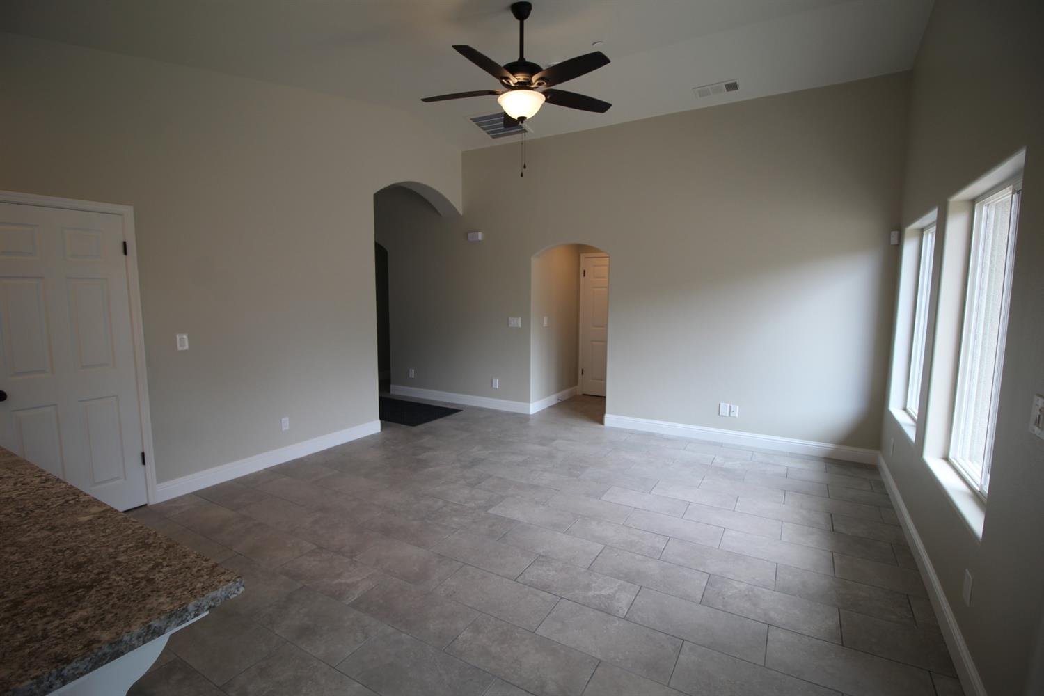 1106 Riverside Drive Madera, CA 93638 - Photo 9 of 31 Gallery Image 9