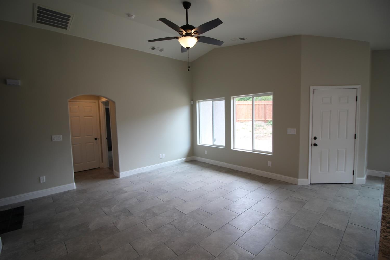 1106 Riverside Drive Madera, CA 93638 - Photo 10 of 31 Gallery Image 10