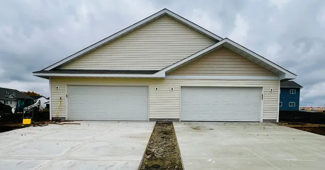 $264,900 | 3120 Noble Drive, Mankato, MN 56001