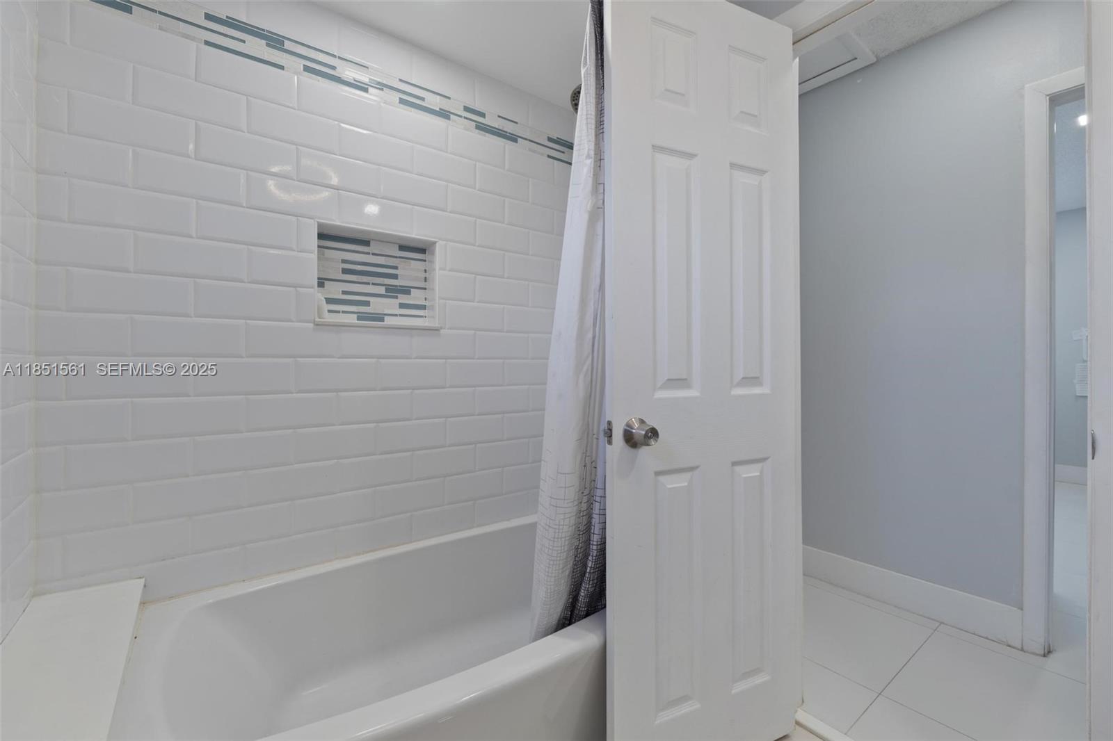 14725 Southwest 90th Terrace Miami, FL 33196 - Photo 27 of 50 a bathroom with a bathtub