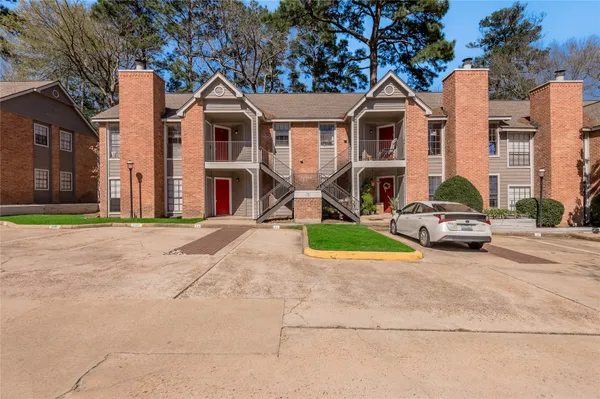 $1,295 | 2402 Sycamore Avenue, Unit A5, Huntsville, TX 77340