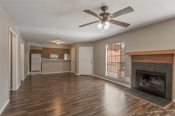 $1,295 | 2402 Sycamore Avenue, Unit A5, Huntsville, TX 77340