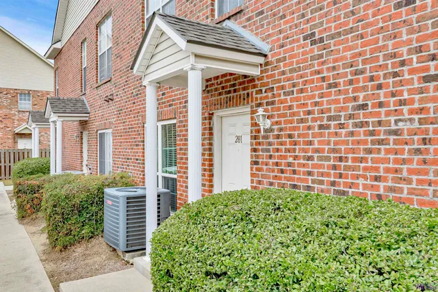 $1,400 | 4625 Burbank Drive, Unit 201, Baton Rouge, LA 70820