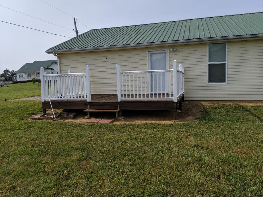4010 Sunnydale Road Greeneville, TN 37743 - Photo 5 of 28 Side deck