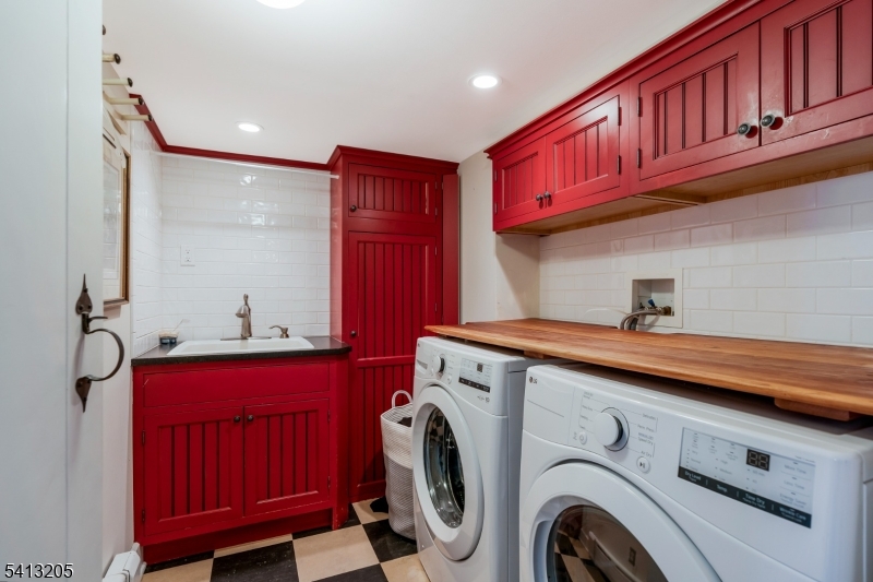 962 Old York Road Neshanic Station, NJ 08853 - Photo 13 of 33 a utility room with dryer and washer