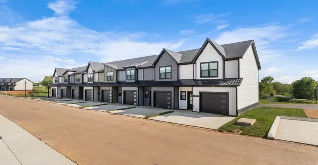 $1,895 | 208 Jonathan Wade Pvt Circle, Clarksville, TN 37043