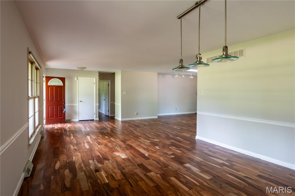 258 Ridge Trail Drive Chesterfield, MO 63017 - Photo 8 of 37