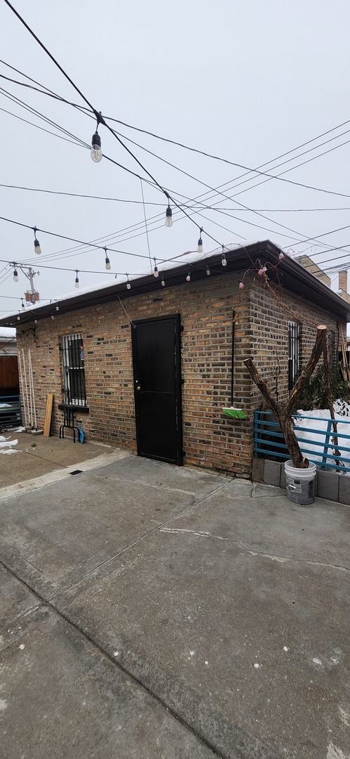4855 West Wolfram Street Chicago, IL 60641 - Photo 3 of 4 a view of a car garage