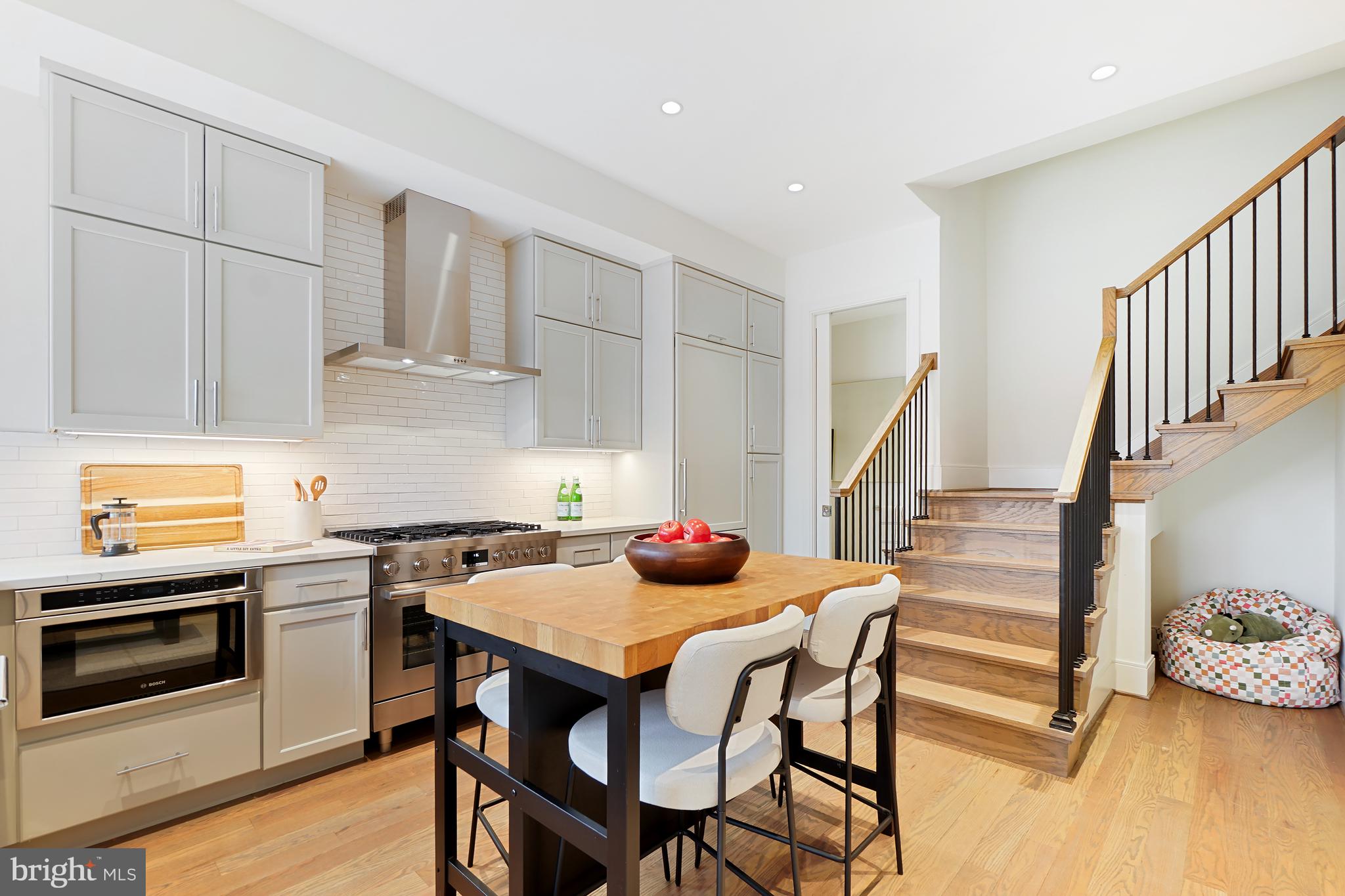 270 15th Street Southeast, Unit 202 Washington, DC 20003 - Photo 8 of 27