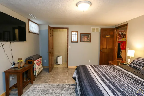 $414,000 | 2302 Sunset Lake Drive, Emporia, KS 66801