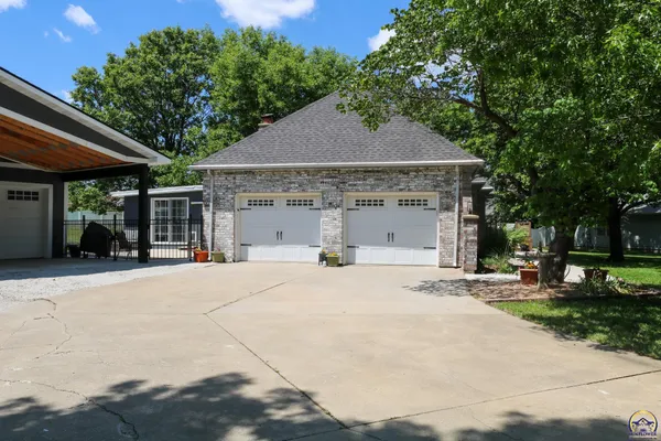 $414,000 | 2302 Sunset Lake Drive, Emporia, KS 66801