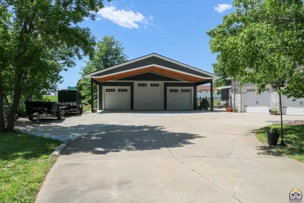 $414,000 | 2302 Sunset Lake Drive, Emporia, KS 66801