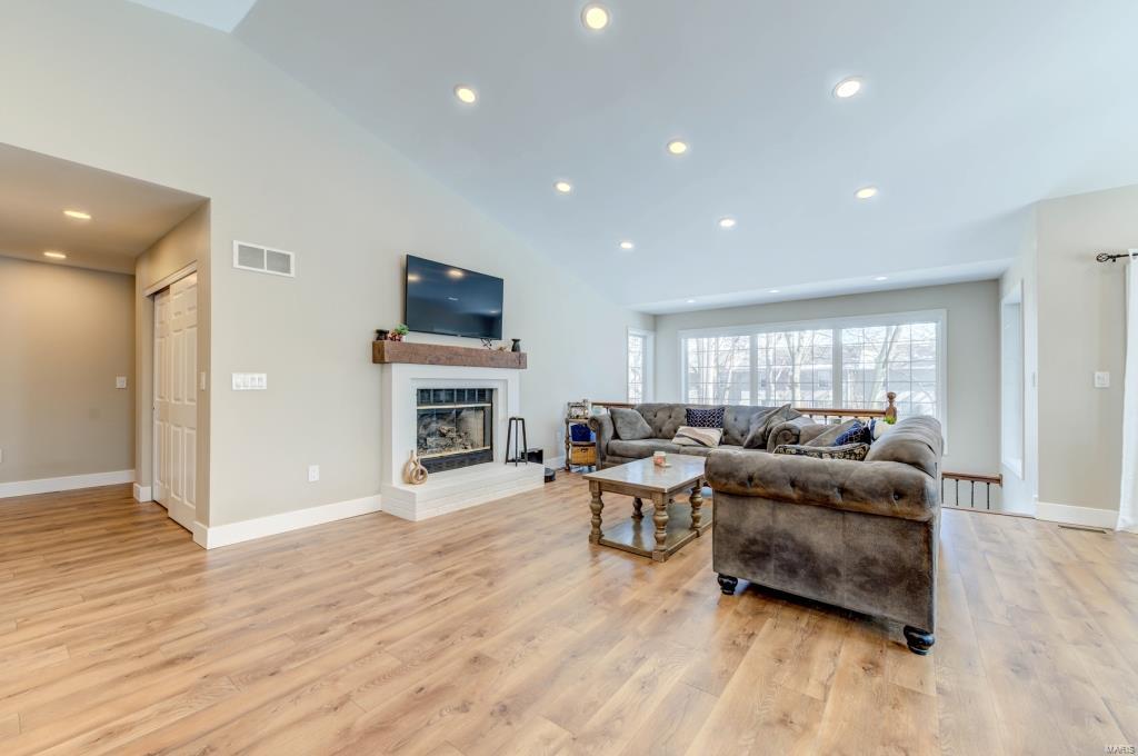 1902 Butler Boulevard Edwardsville, IL 62025 - Photo 11 of 66 Gallery Image 11