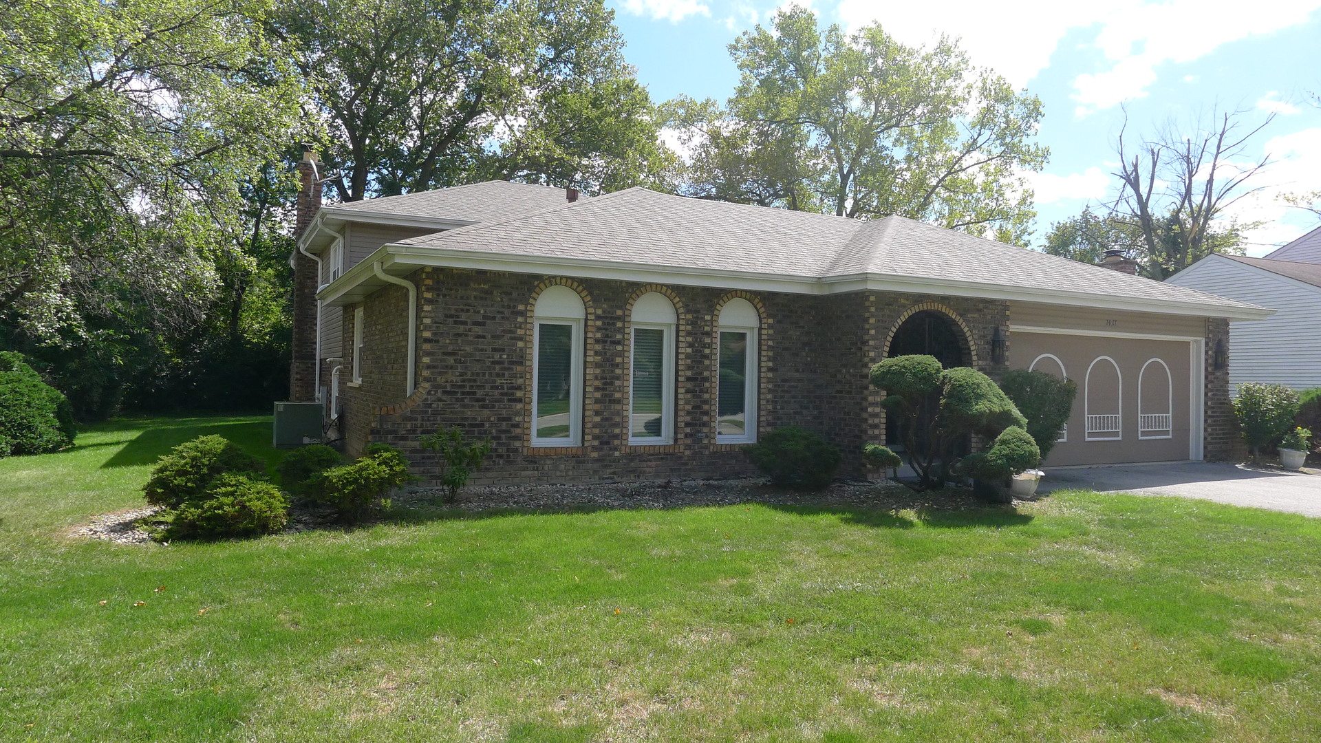 a view of a house with backyard and porch