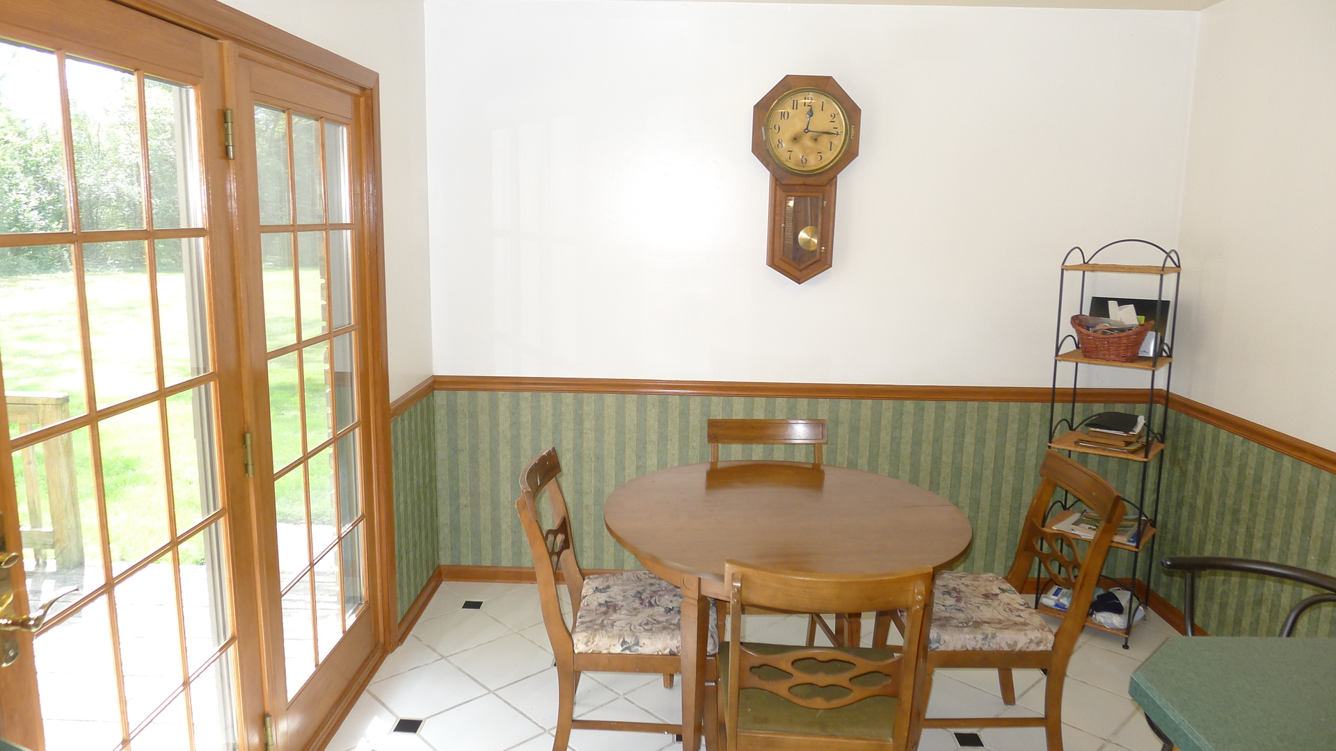 1417 Lawrence Crescent Flossmoor, IL 60422 - Photo 5 of 24 a view of a dining room with furniture and window