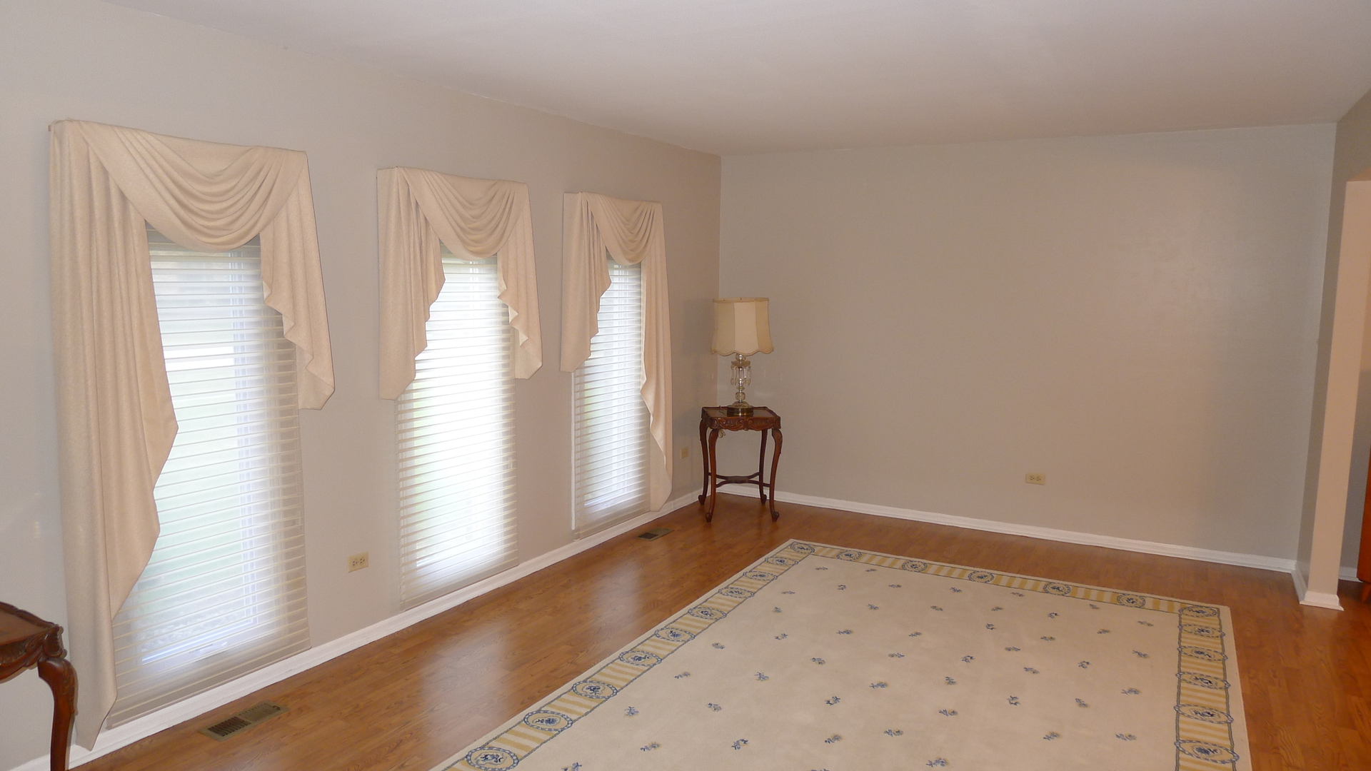1417 Lawrence Crescent Flossmoor, IL 60422 - Photo 6 of 24 a view of an empty room and window