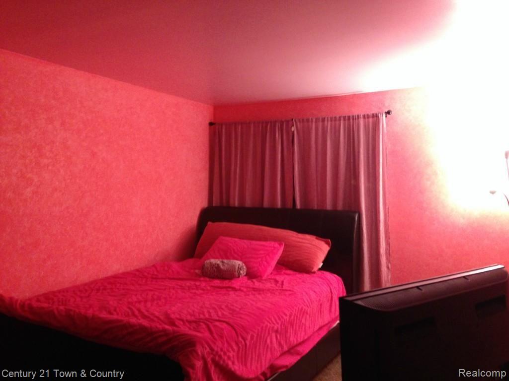 8652 Common Road, Unit 3 Warren, MI 48093 - Photo 13 of 19 BEDROOM 2.jpg