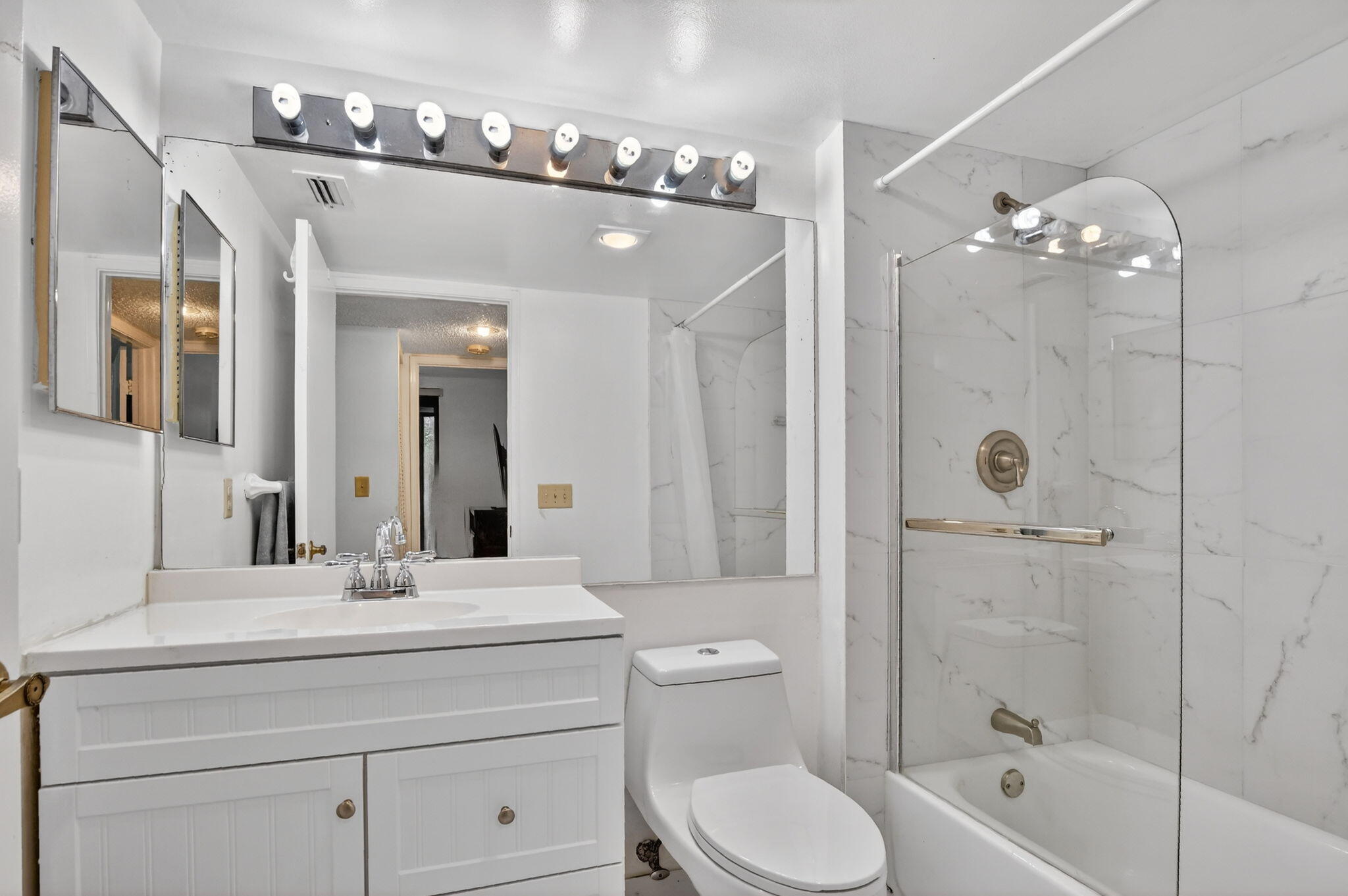 7844 La Mirada Drive Boca Raton, FL 33433 - Photo 29 of 44 2ND BATHROOM