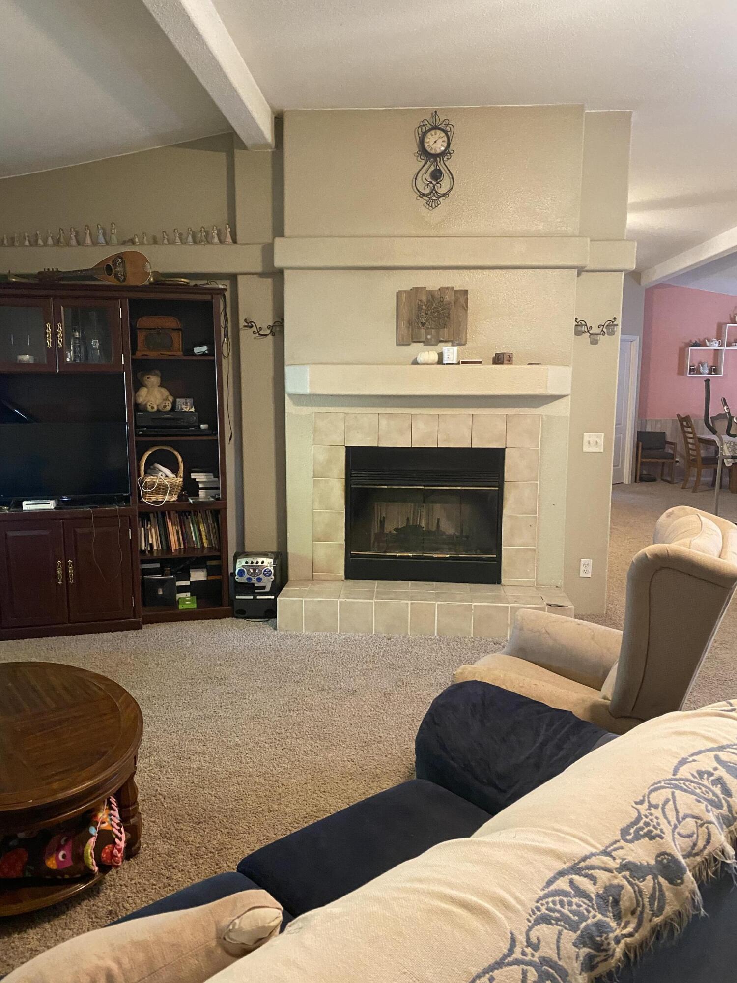2153 Swingle Road Trail, OR 97541 - Photo 10 of 32 Living Room